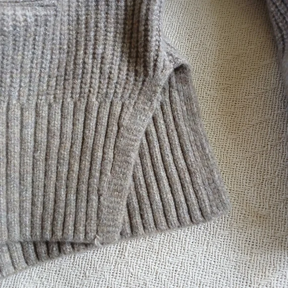 a&f ♡ collared cardigan soft chenille button down sweater abercrombie and fitch - Picture 9 of 11